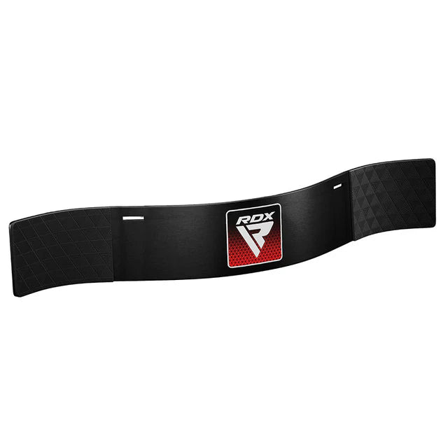 Schwarzer RDX Arm Blaster, gebogene Vorderseite mit Markenlogo.