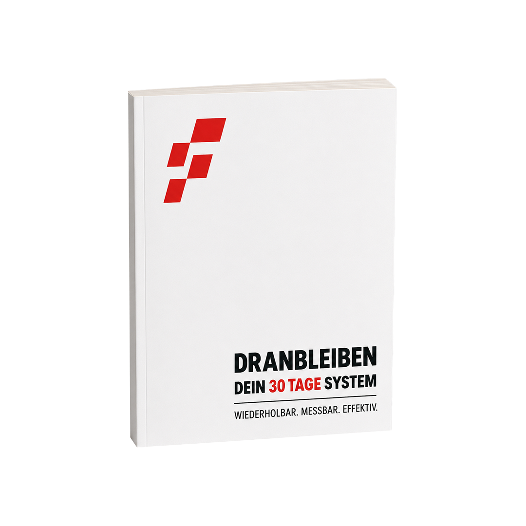 Dranbleiben Journal, Weißes Journal mit rotem Logo und Titel Dranbleiben, dein 30 Tage System.