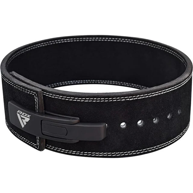 Schwarzer RDX Pro Belt mit geschlossenem Hebelverschluss und weißen Nähten.